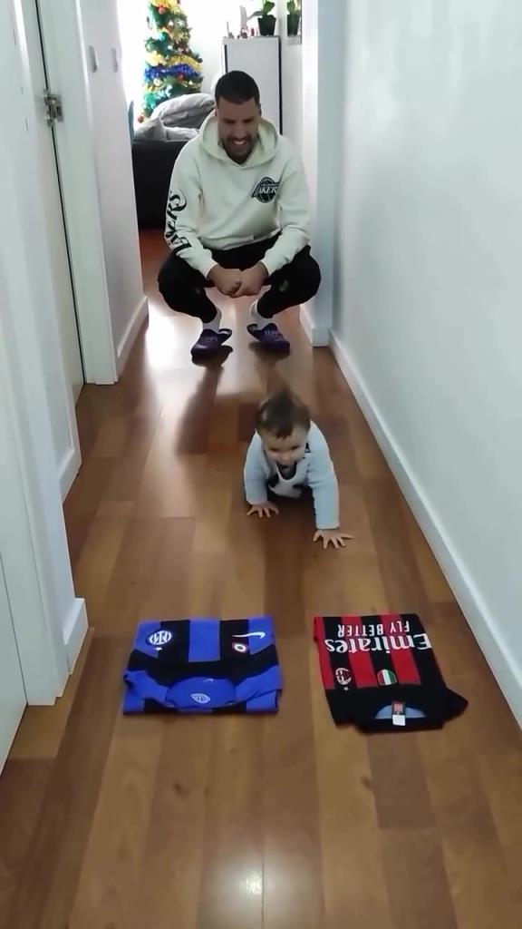 AC米蘭：此子必成大器?。祝捍俗訑嗖豢闪?！