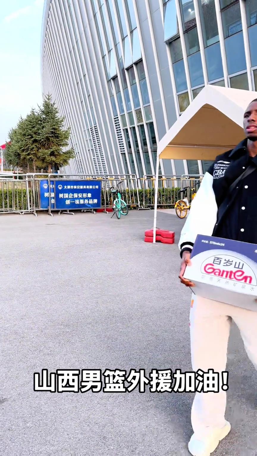 不是！你們山西外援合同還包括搬水的？